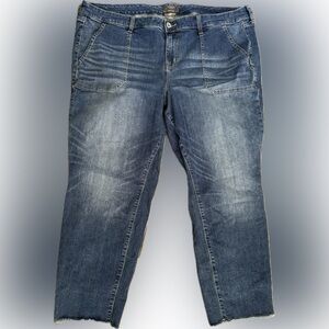 Torrid Crop Boyfriend Jeans Denim Vintage Stretch Raw Hem Size 20 22